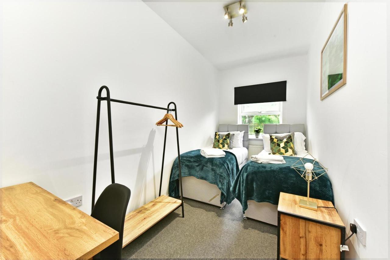 West Ealing Serviced Apts- 2 Bedroom 2 Bath Parking Near Station With Off Street Parking By 360Stays Esterno foto