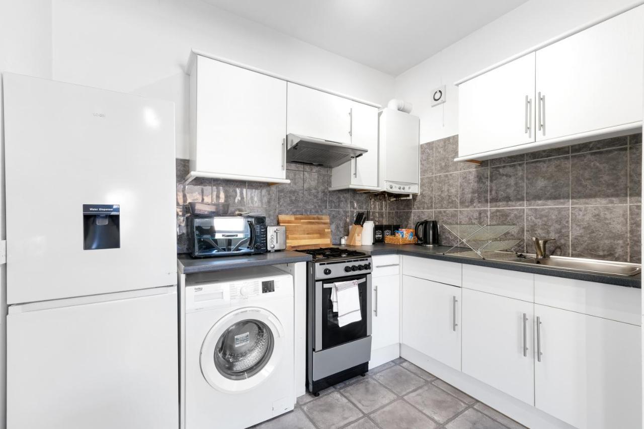 West Ealing Serviced Apts- 2 Bedroom 2 Bath Parking Near Station With Off Street Parking By 360Stays Esterno foto