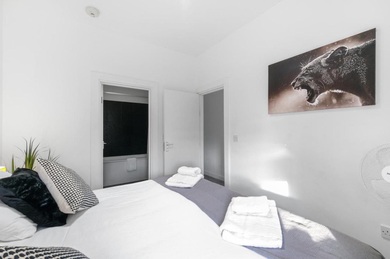 West Ealing Serviced Apts- 2 Bedroom 2 Bath Parking Near Station With Off Street Parking By 360Stays Esterno foto