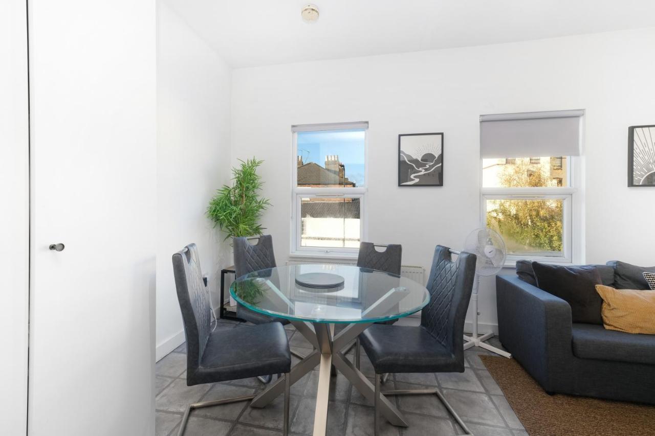 West Ealing Serviced Apts- 2 Bedroom 2 Bath Parking Near Station With Off Street Parking By 360Stays Esterno foto