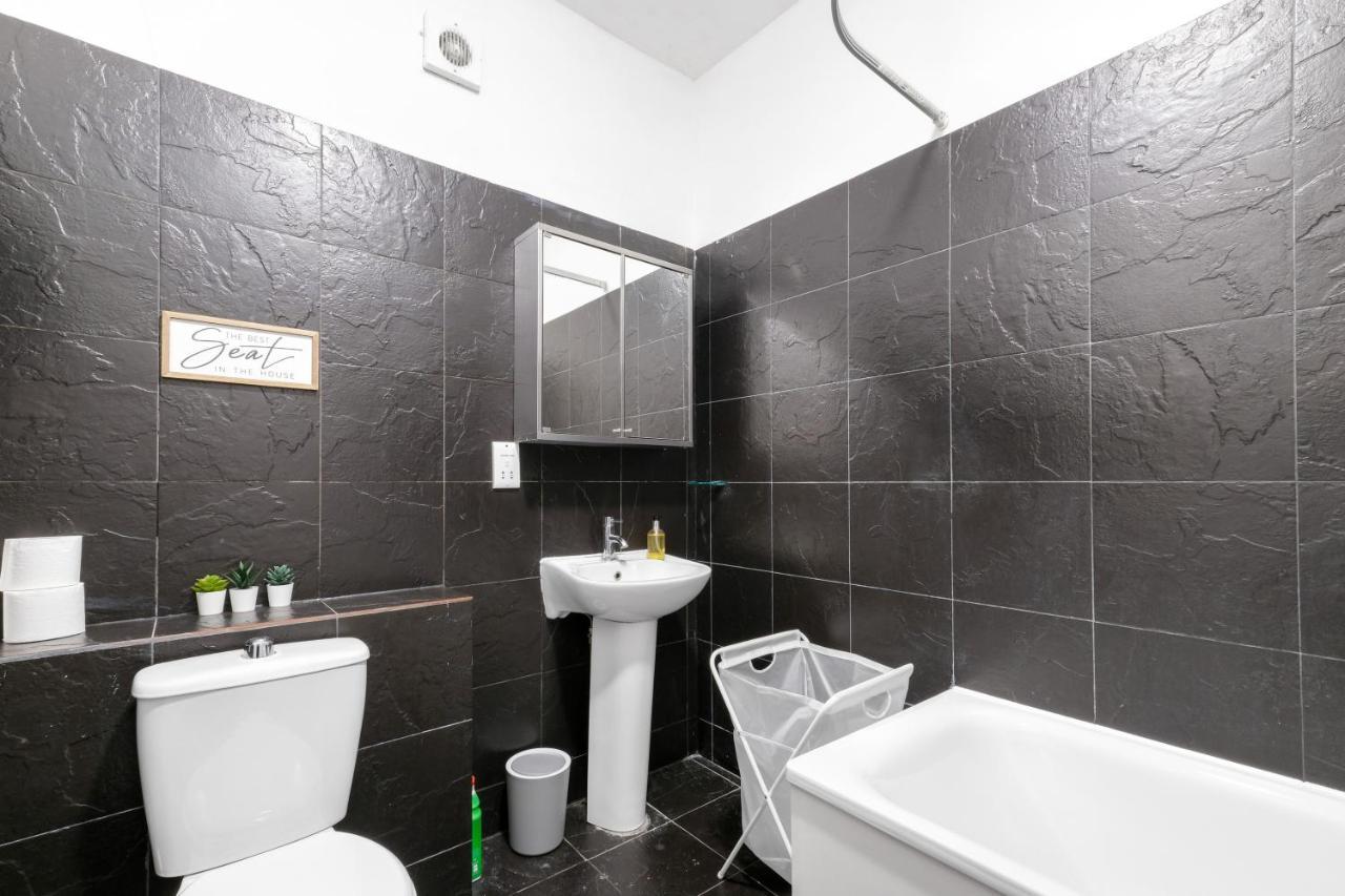 West Ealing Serviced Apts- 2 Bedroom 2 Bath Parking Near Station With Off Street Parking By 360Stays Esterno foto