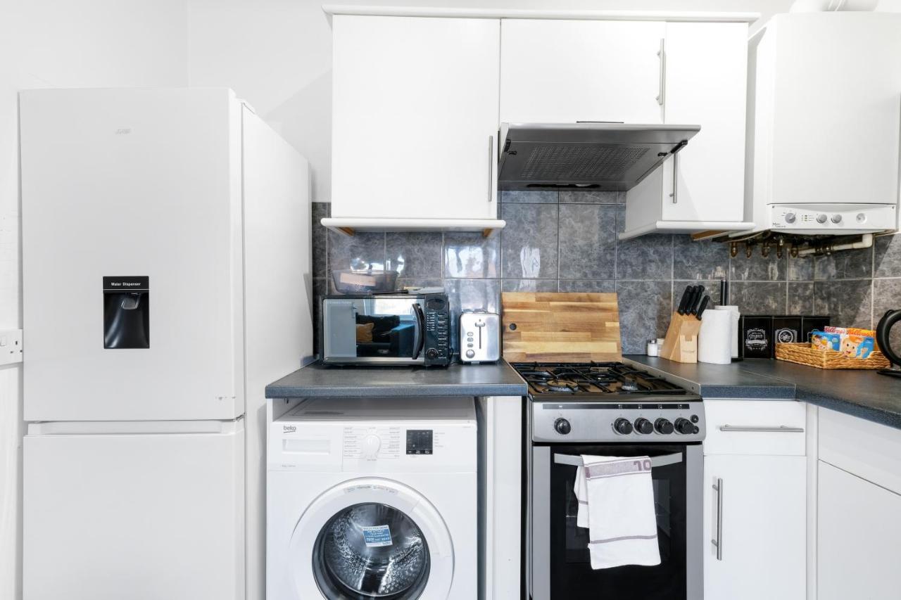 West Ealing Serviced Apts- 2 Bedroom 2 Bath Parking Near Station With Off Street Parking By 360Stays Esterno foto